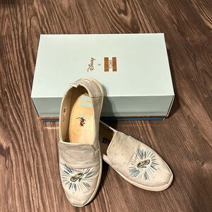 Limited Edition Cinderella Disney x TOMS